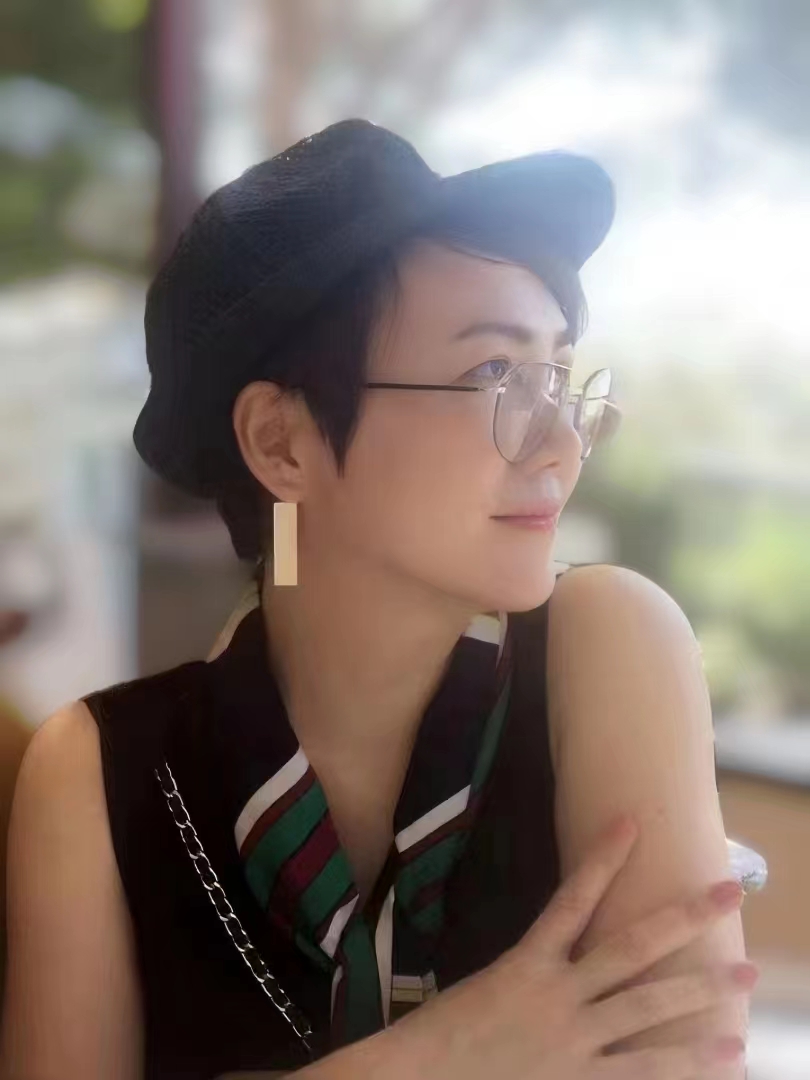 騰龍別墅設(shè)計(jì):凌瑜